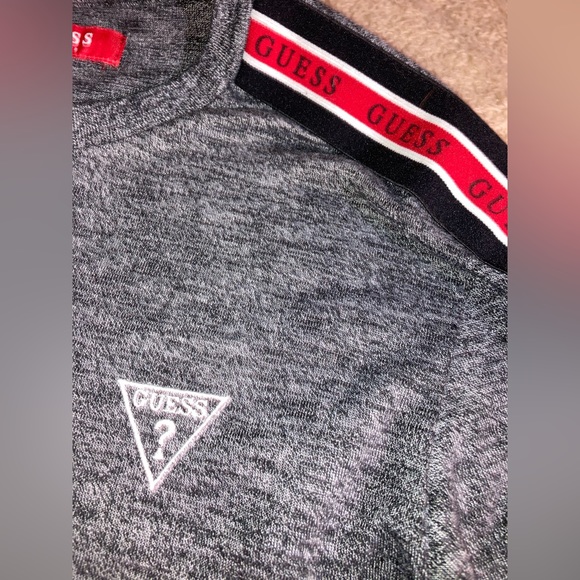 Men’s GUESS long sleeve (XS) - Picture 2 of 3
